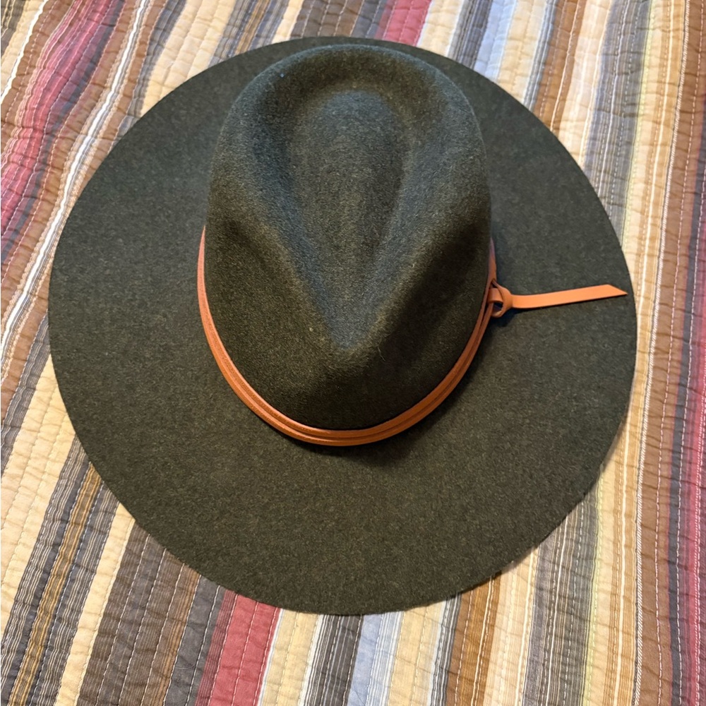 Frye green hat with leather Band